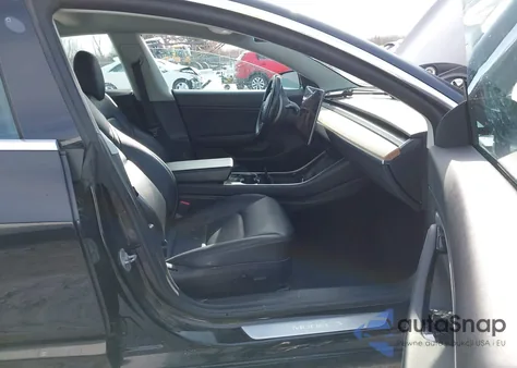 2019 Tesla Model 3 Long Range/Performance z USA, uszkodzony, nr VIN 5YJ3E1EB0KF196993